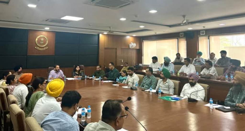 जनगणना संगत कोटफट्टा मलूका मौड़ लेहरा मोहब्बत और भाई रूपा में मकानों की सूची बनाने का काम 100 प्रतिशत पूरा